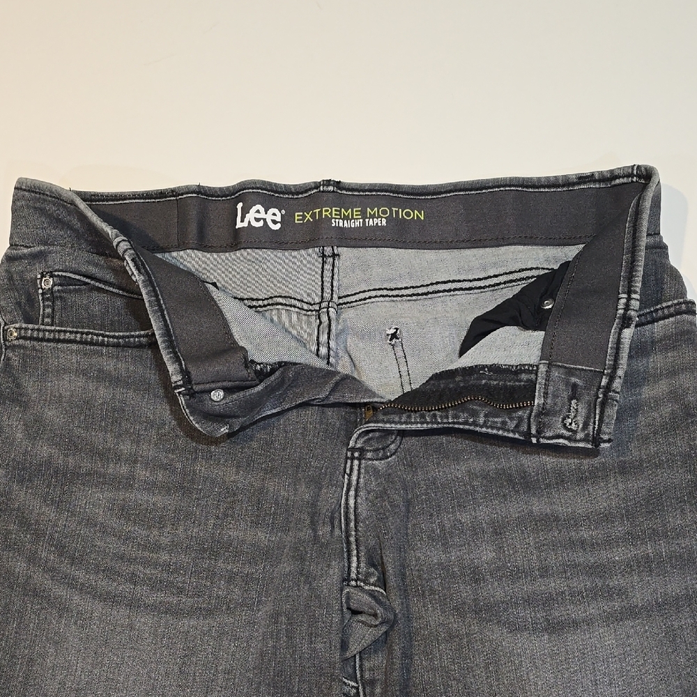 Lee Men's Dark Gray Straight Jeans Extream Motion Straight Taper
